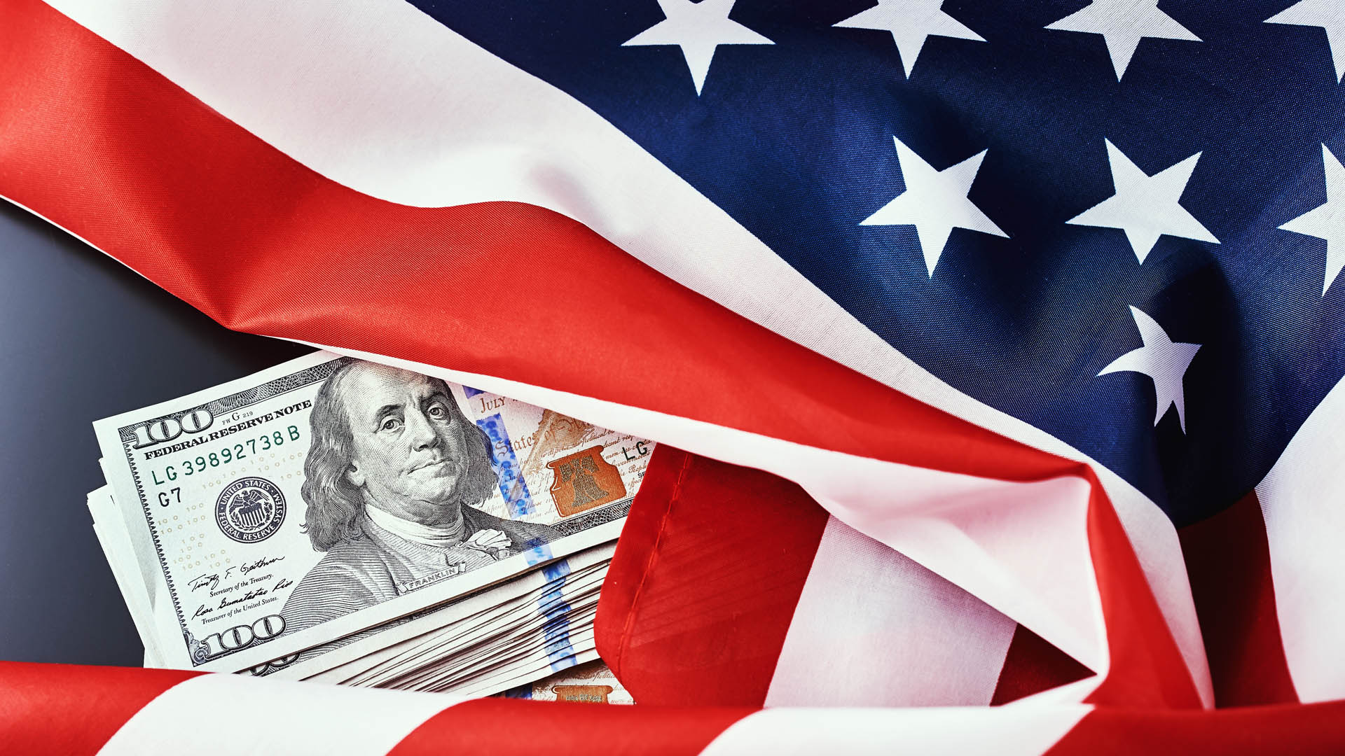 Рыночная экономика в сша. Доллар США И флаг. Долар и американский флаг. Доллар США на фоне флага. Флаг США И деньги.